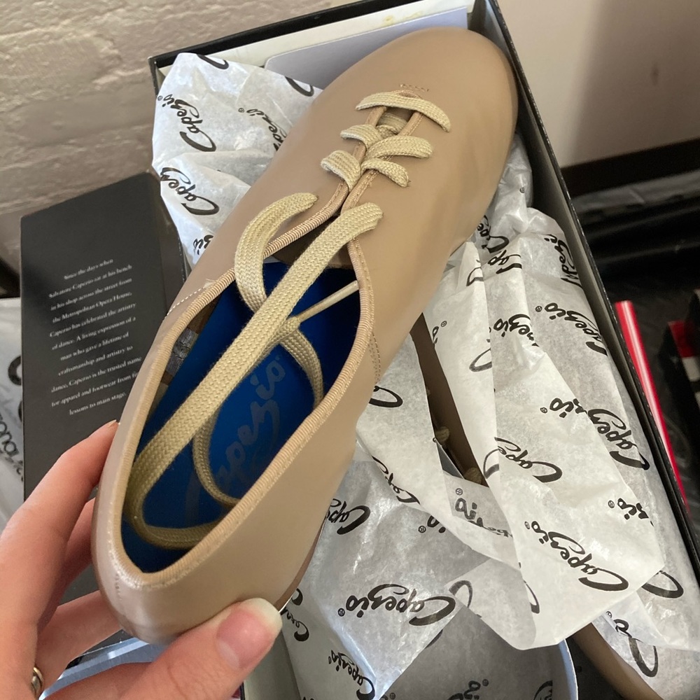 Brand new Capezio split sole tap shoes tan